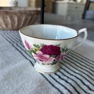 🍃💕 Vintage Royal Essex Floral Bone China Tea Cup